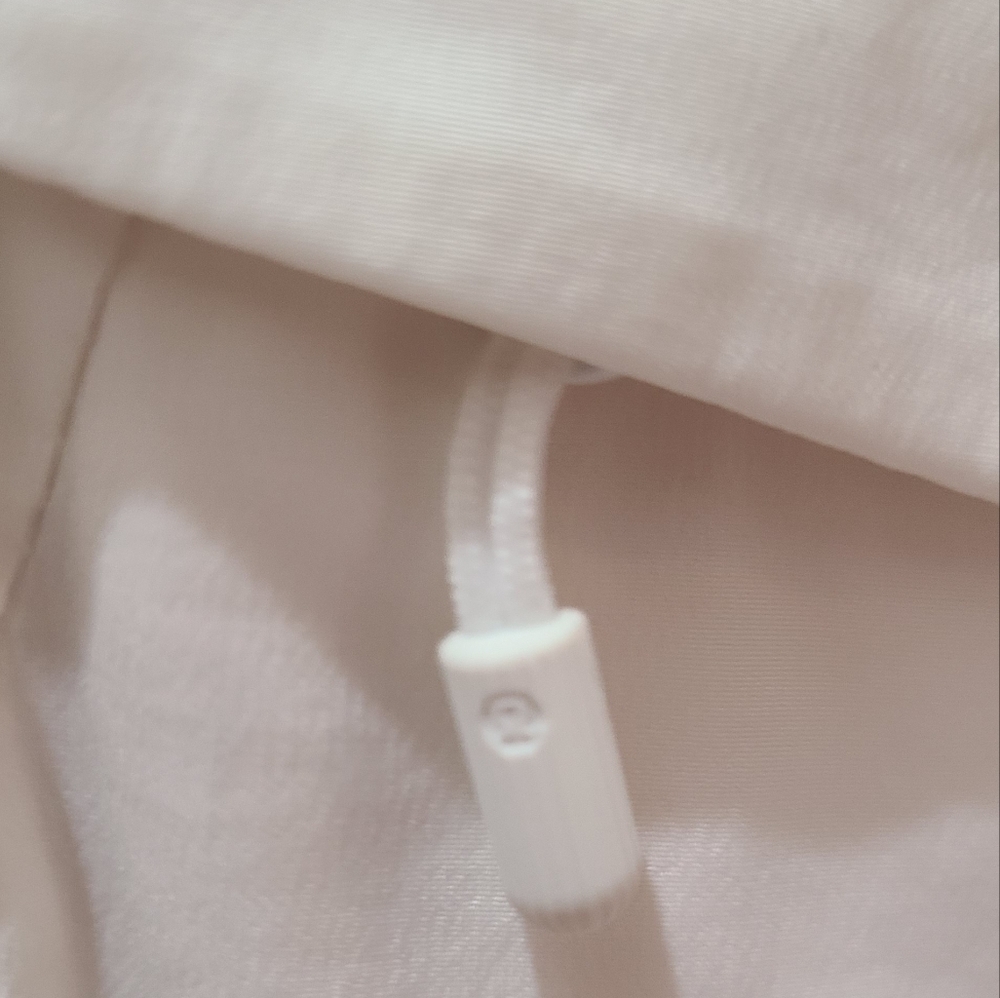 Lululemon Run For Cold Thermo-regulating Reflective Active Jacket in White Sz 4 - Picture 8 of 16
